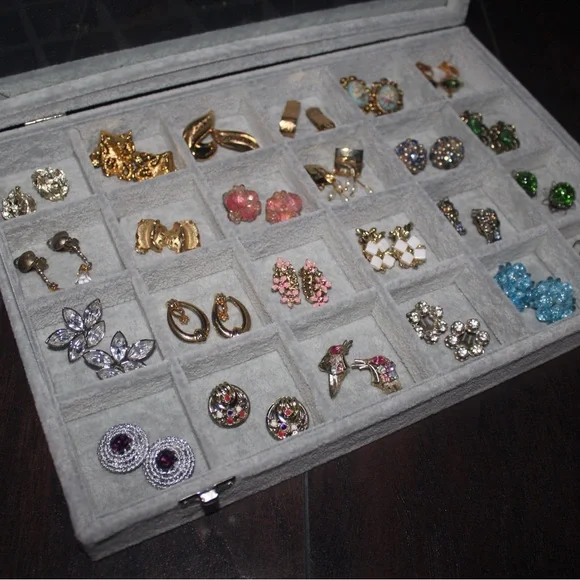 Vintage Jewelry Set - Picture 9 of 11